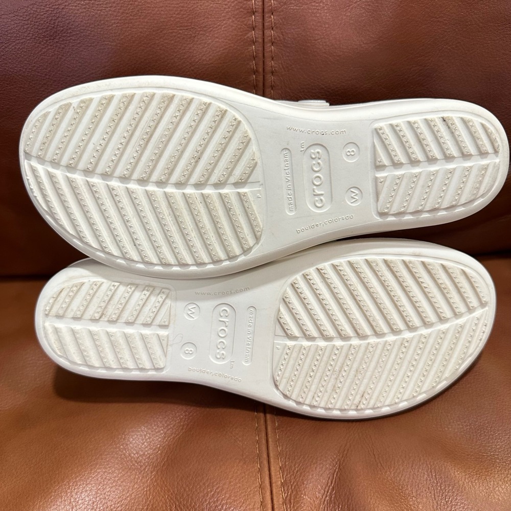 Crocs Sanrah Metal Block Flip Flops Women White Gold Wedge Sandals Boho Travel 8 - Picture 10 of 10